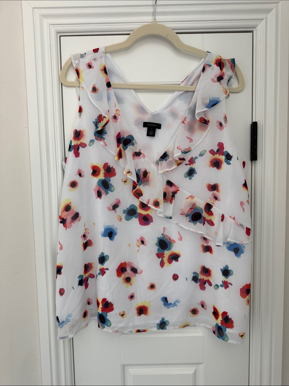 HalogenWhite Floral Ruffle V-Neck Sleeveless Blouse